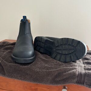 Blundstone model #566 men’s thermal chelsea boots black